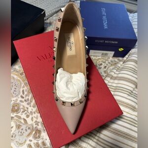 Valentino Garavani beige size 38